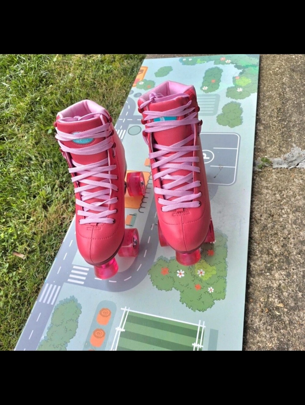 Hot Pink Foxy Quad Indoor/Outdoor